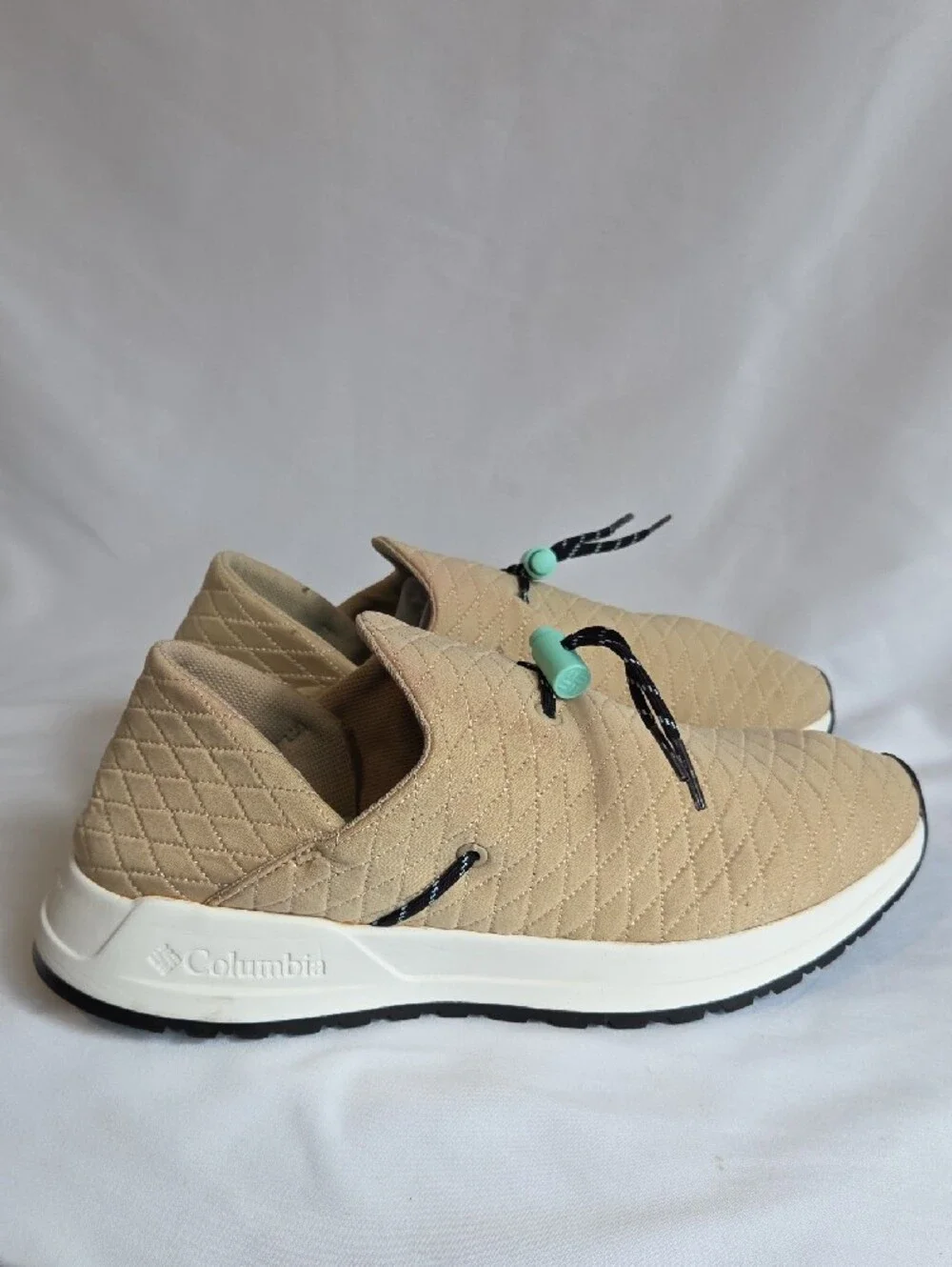 Columbia Wildone Moc slip-on casual shoes in an oatmeal or beige quilted fabric